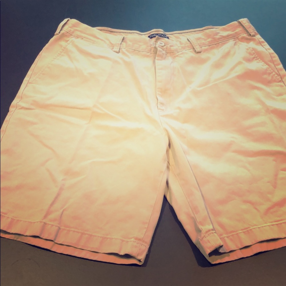 Men’s khaki shorts